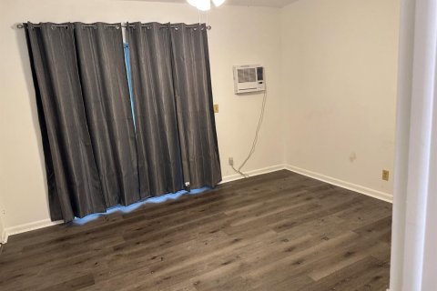 Condo in West Palm Beach, Florida, 1 bedroom № 2181240 - photo 5