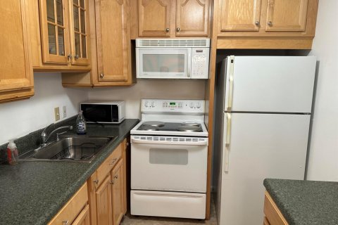 Condo in West Palm Beach, Florida, 1 bedroom № 2181240 - photo 2