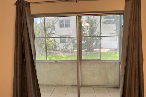 Condo in West Palm Beach, Florida, 1 bedroom № 2181240 - photo 7