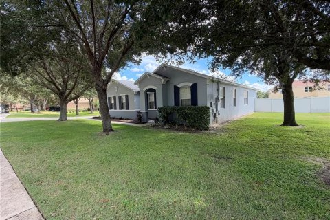 Villa ou maison à vendre à Apopka, Floride: 4 chambres, 175.96 m2 № 2411602 - photo 2