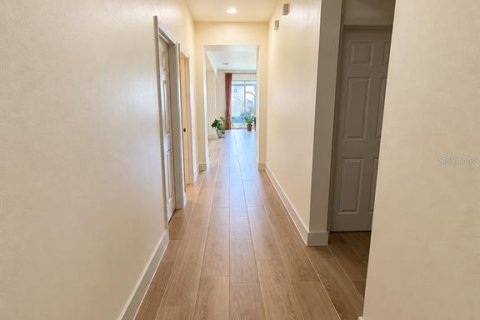 Villa ou maison à vendre à Apopka, Floride: 4 chambres, 175.96 m2 № 2411602 - photo 5