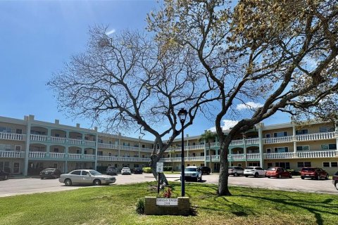 Купить кондоминиум в Клируотер, Флорида 5 комнат, 102.19м2, № 1637057 - фото 1