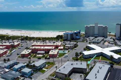 Copropriété à vendre à Saint Pete Beach, Floride: 2 chambres, 92.9 m2 № 2302341 - photo 2