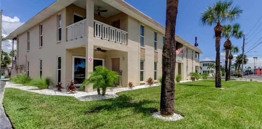 Condo à Saint Pete Beach, Floride, 2 chambres № 2302341