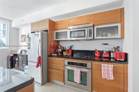 Condo in Miami, Florida, 2 bedrooms  № 1790292 - photo 3