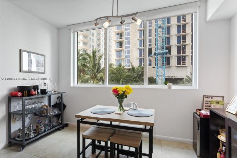 Condo in Miami, Florida, 2 bedrooms  № 1790292 - photo 4