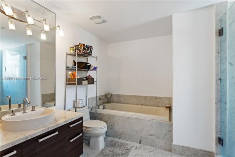 Condo in Miami, Florida, 2 bedrooms  № 1790292 - photo 8