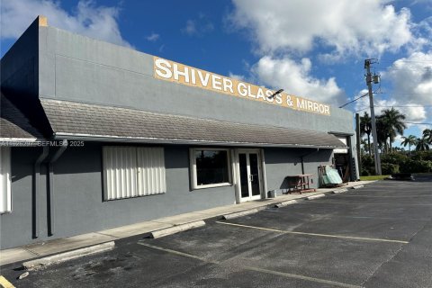 Commercial property in Florida City, Florida № 1986147 - photo 12