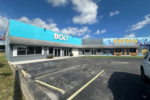 Commercial property in Florida City, Florida № 1986147 - photo 1