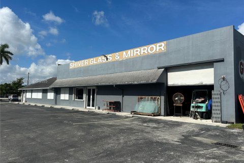 Commercial property in Florida City, Florida № 1986147 - photo 11