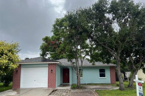 House in Palmetto, Florida 3 bedrooms, 97.83 sq.m. № 1656675 - photo 2