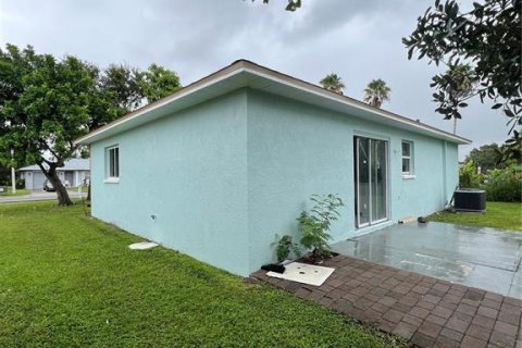House in Palmetto, Florida 3 bedrooms, 97.83 sq.m. № 1656675 - photo 18