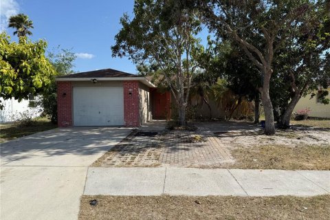 House in Palmetto, Florida 3 bedrooms, 97.83 sq.m. № 1656675 - photo 1