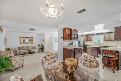 House in Crystal River, Florida 3 bedrooms, 330.64 sq.m. № 1800003 - photo 17