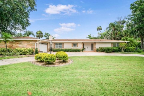 House in Crystal River, Florida 3 bedrooms, 330.64 sq.m. № 1800003 - photo 12