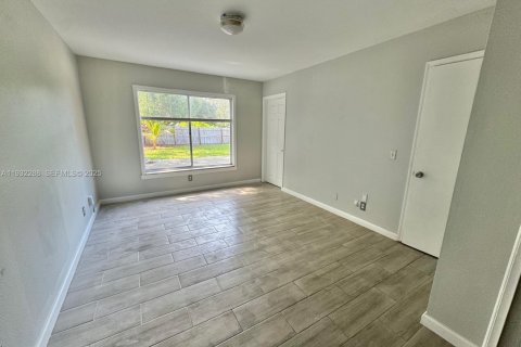 Купить виллу или дом в Порт-Сент-Луси, Флорида 3 спальни, 109.25м2, № 1990965 - фото 11