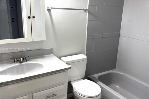 Купить виллу или дом в Порт-Сент-Луси, Флорида 3 спальни, 109.25м2, № 1990965 - фото 9