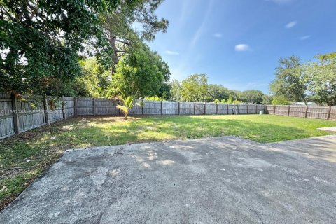 Casa en venta en Port St. Lucie, Florida, 3 dormitorios, 109.25 m2 № 1990965 - foto 22