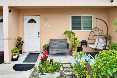 Купить кондоминиум в Майами, Флорида 3 спальни, 108.97м2, № 1850347 - фото 1