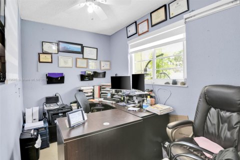 Купить кондоминиум в Майами, Флорида 3 спальни, 108.97м2, № 1850347 - фото 18