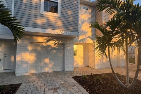 Townhouse in Bradenton, Florida 2 bedrooms, 102.19 sq.m. № 2386769 - photo 2