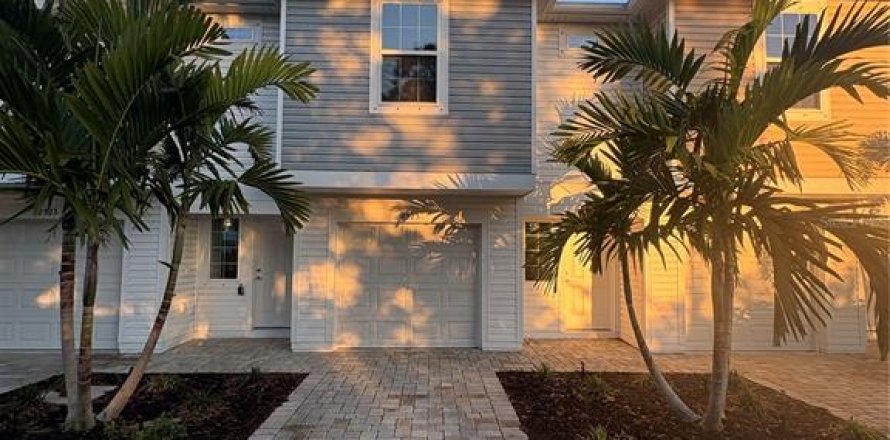 Townhouse in Bradenton, Florida 2 bedrooms, 102.19 sq.m. № 2386769