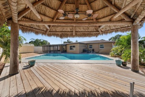 Villa ou maison à vendre à Largo, Floride: 2 chambres, 148.64 m2 № 2416908 - photo 3