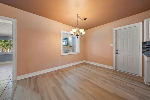 Villa ou maison à vendre à Largo, Floride: 2 chambres, 148.64 m2 № 2416908 - photo 7
