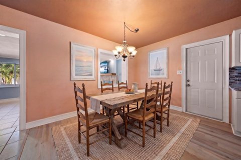 Villa ou maison à vendre à Largo, Floride: 2 chambres, 148.64 m2 № 2416908 - photo 6