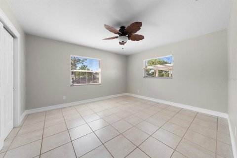 Villa ou maison à vendre à Largo, Floride: 2 chambres, 148.64 m2 № 2416908 - photo 13