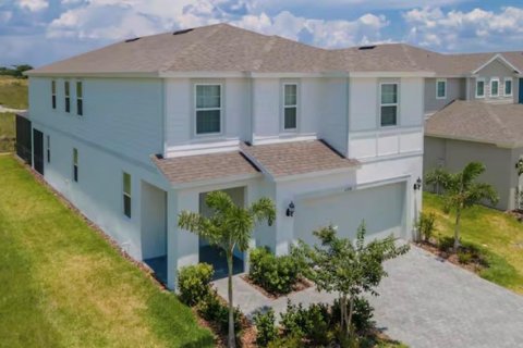 House in Davenport, Florida 7 bedrooms, 304.91 sq.m. № 2103090