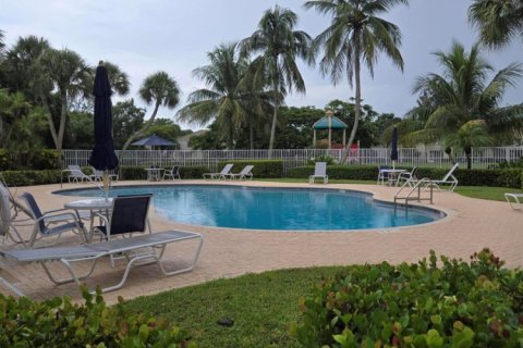 Townhouse in West Palm Beach, Florida 2 bedrooms, 112.5 sq.m. № 2278811 - photo 3