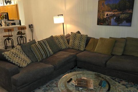 Townhouse in West Palm Beach, Florida 2 bedrooms, 112.5 sq.m. № 2278811 - photo 12