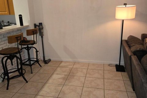 Townhouse in West Palm Beach, Florida 2 bedrooms, 112.5 sq.m. № 2278811 - photo 15