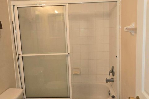 Townhouse in West Palm Beach, Florida 2 bedrooms, 112.5 sq.m. № 2278811 - photo 20