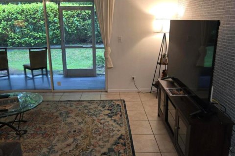 Townhouse in West Palm Beach, Florida 2 bedrooms, 112.5 sq.m. № 2278811 - photo 14