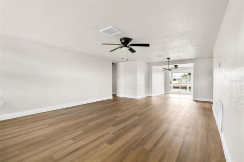 Купить виллу или дом в Гудзон, Флорида 4 комнаты, 121.89м2, № 2205908 - фото 6
