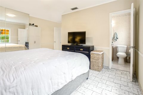 House in Miami, Florida 3 bedrooms, 180.14 sq.m. № 1953611 - photo 26