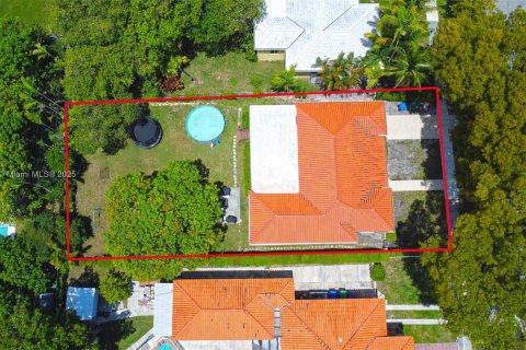 House in Miami, Florida 3 bedrooms, 180.14 sq.m. № 1953611 - photo 4