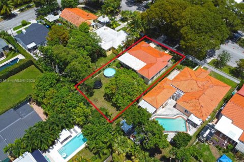 House in Miami, Florida 3 bedrooms, 180.14 sq.m. № 1953611 - photo 3