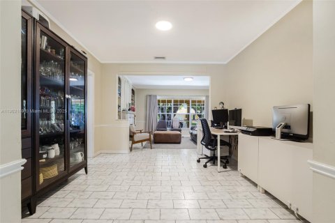 House in Miami, Florida 3 bedrooms, 180.14 sq.m. № 1953611 - photo 11