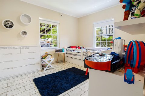 House in Miami, Florida 3 bedrooms, 180.14 sq.m. № 1953611 - photo 19