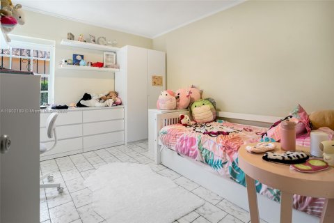 House in Miami, Florida 3 bedrooms, 180.14 sq.m. № 1953611 - photo 22