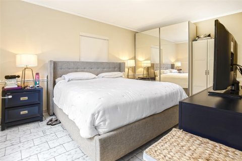 House in Miami, Florida 3 bedrooms, 180.14 sq.m. № 1953611 - photo 27