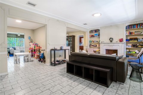 House in Miami, Florida 3 bedrooms, 180.14 sq.m. № 1953611 - photo 6