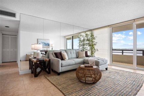 Condo in Tampa, Florida, 2 bedrooms  № 1816752 - photo 9