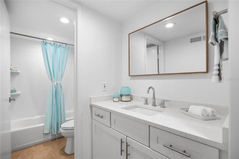 Condo in Tampa, Florida, 2 bedrooms  № 1816752 - photo 29