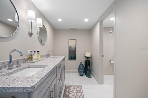 Condo in Tampa, Florida, 2 bedrooms  № 1816752 - photo 23