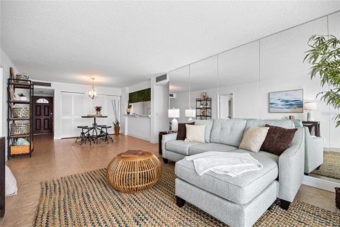 Condo in Tampa, Florida, 2 bedrooms  № 1816752 - photo 11