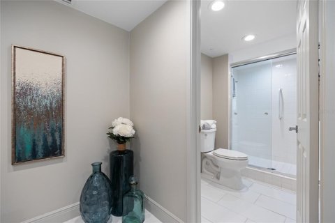 Condo in Tampa, Florida, 2 bedrooms  № 1816752 - photo 24
